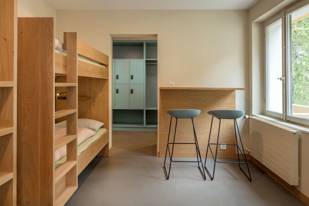 youth hostel crans montana