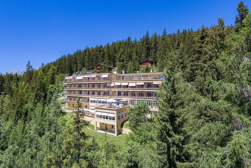 youth hostel crans montana