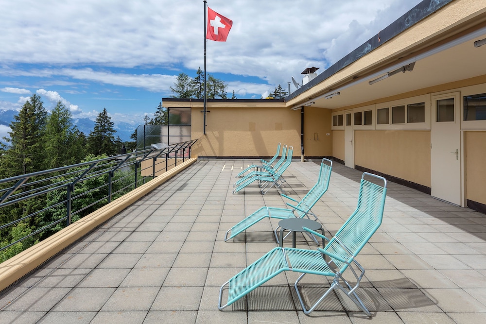 youth hostel crans montana