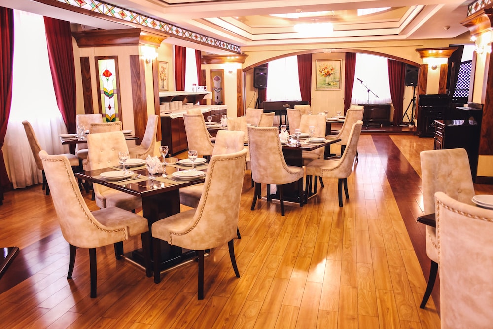 ganjali plaza hotel