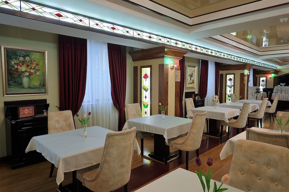 ganjali plaza hotel