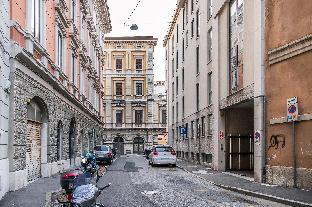 pregiata camera con bagno privato blu di prussia