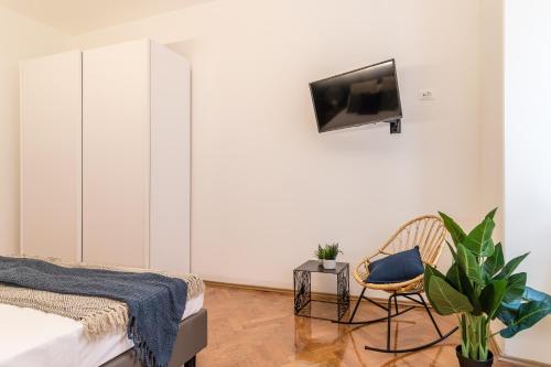 pregiata camera con bagno privato blu di prussia
