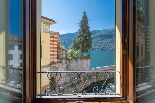 romantic pier by rent all como