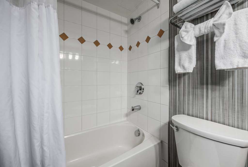 coast calgary downtown hotel and suites by apa