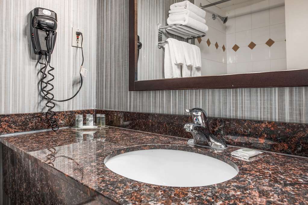 coast calgary downtown hotel and suites by apa