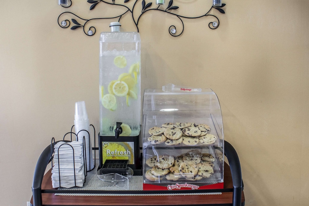 econo lodge ankeny des moines