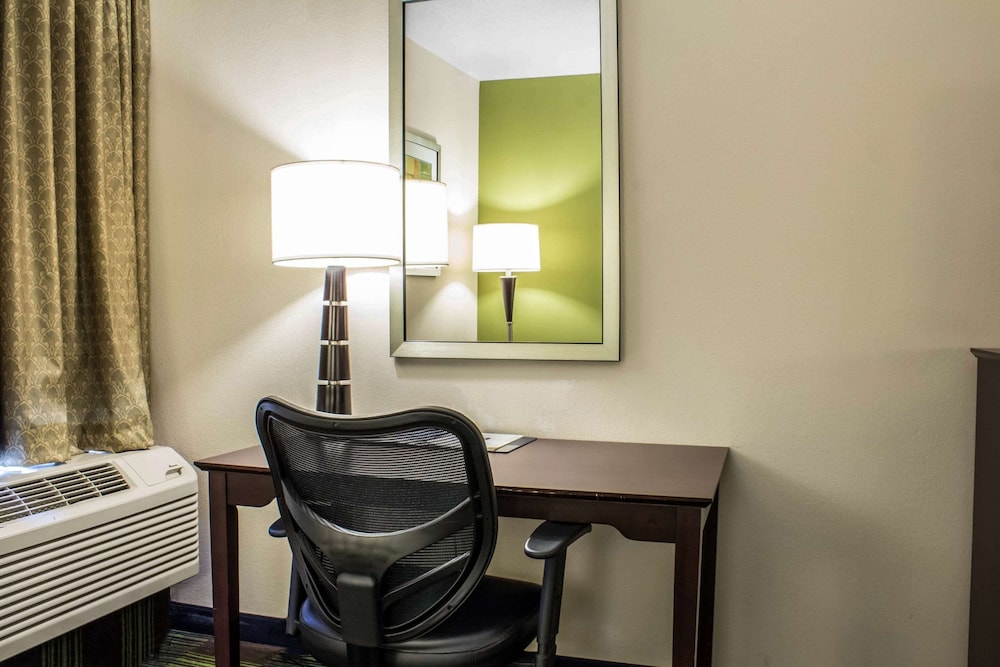 econo lodge ankeny des moines