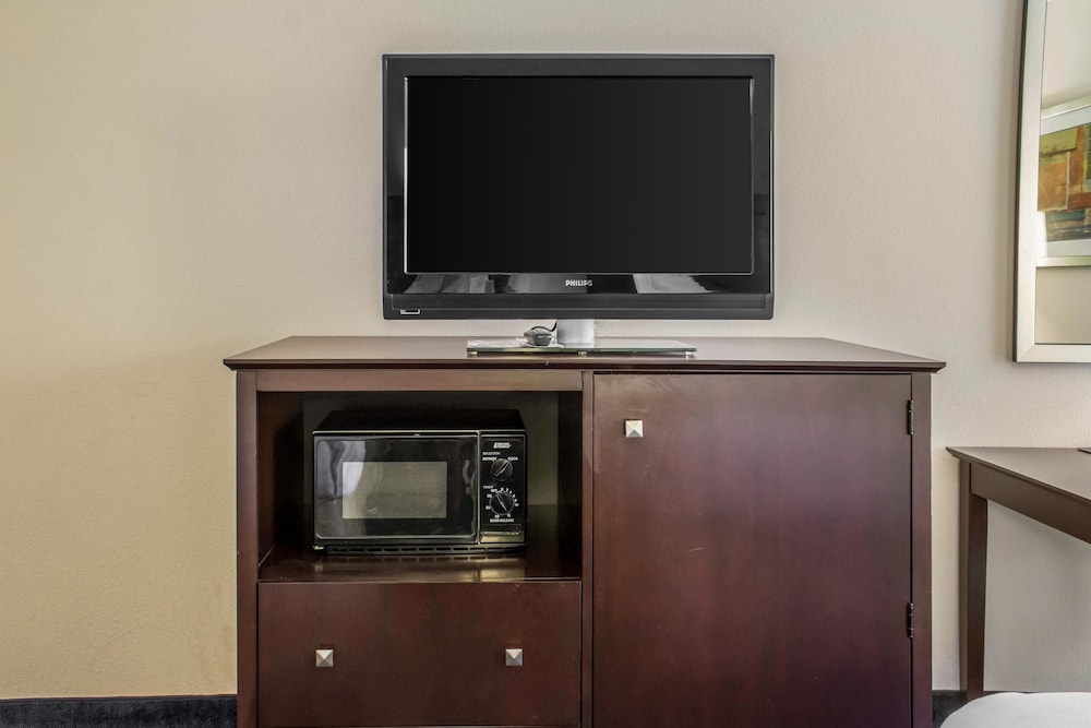 econo lodge ankeny des moines