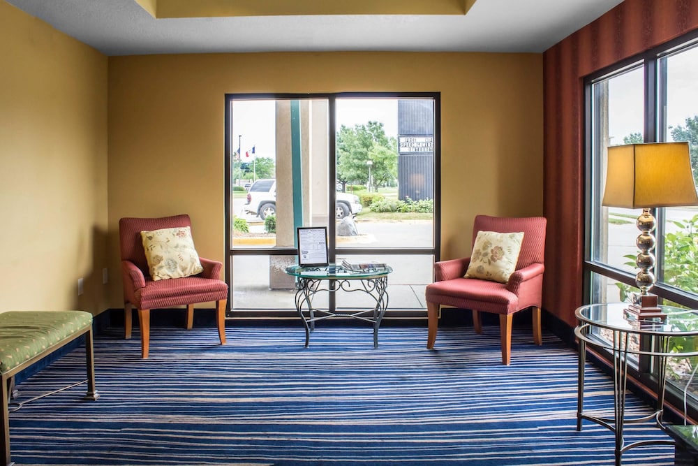 econo lodge ankeny des moines
