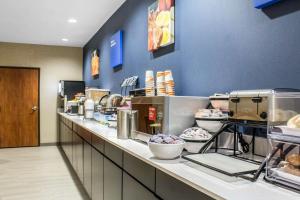 econo lodge ankeny des moines