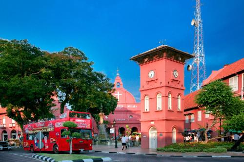 holiday inn melaka by ihg