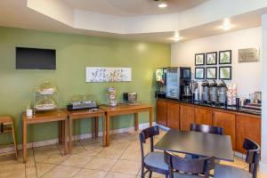 Sleep Inn & Suites Bakersfield North,California>>Bakersfield,3 star
