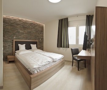 hotel maxis