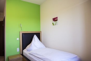 hotel maxis