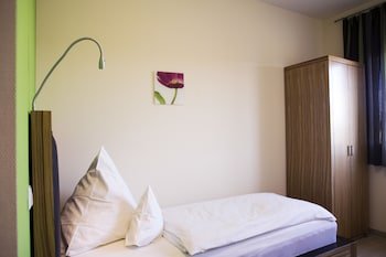 hotel maxis