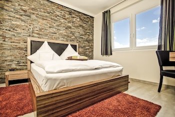 hotel maxis