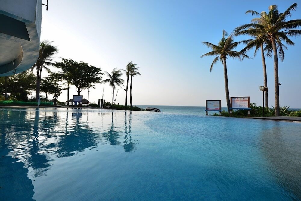 chateau beach resort
