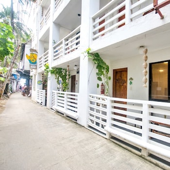 penthouse 8 colors beach house resort by cocotel