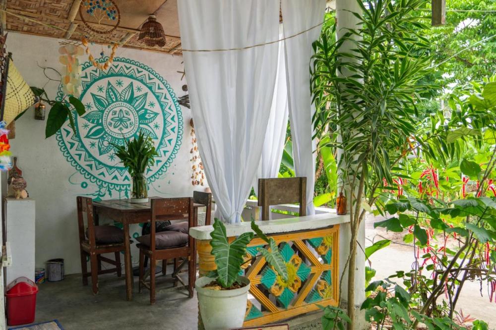 soffta surf ranch hostel