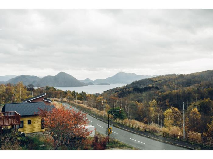 lake view private log house