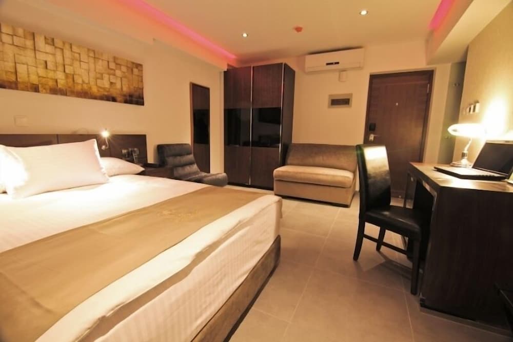 achilleos city hotel