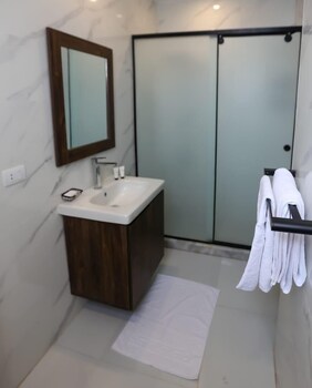 happy days pyramids view