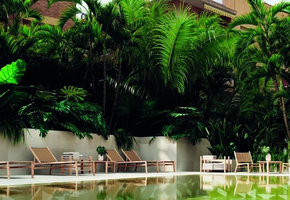 aqua hotel promenade and spa