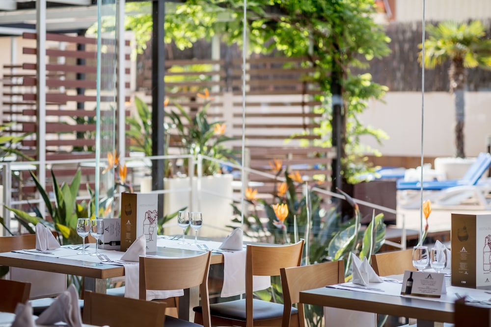 aqua hotel promenade and spa