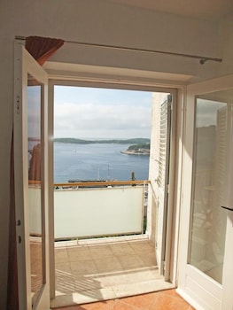 hvar