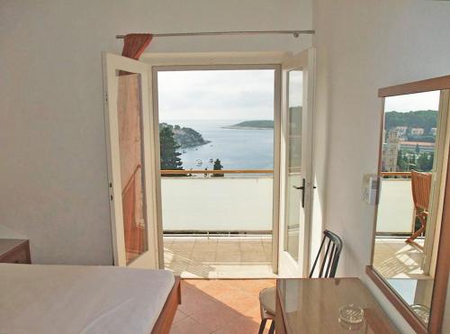 hvar