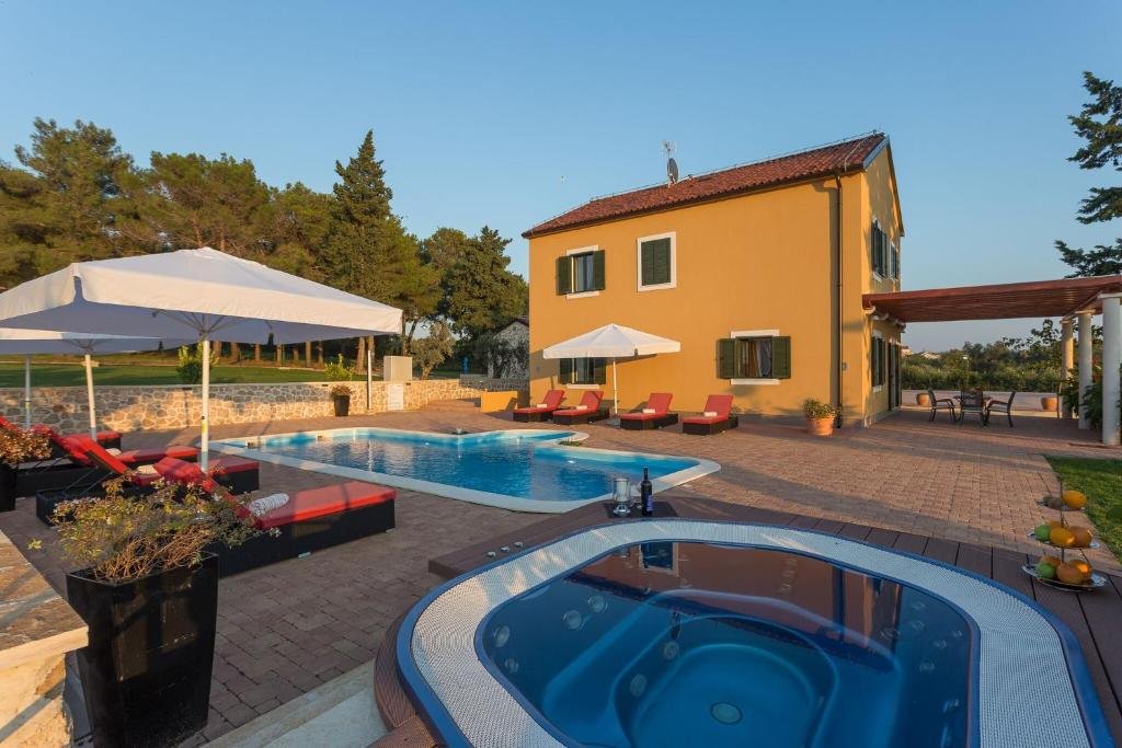 Villa Primorje,Sveti Filip I Jakov>>Biograd Na Moru,3.5 star