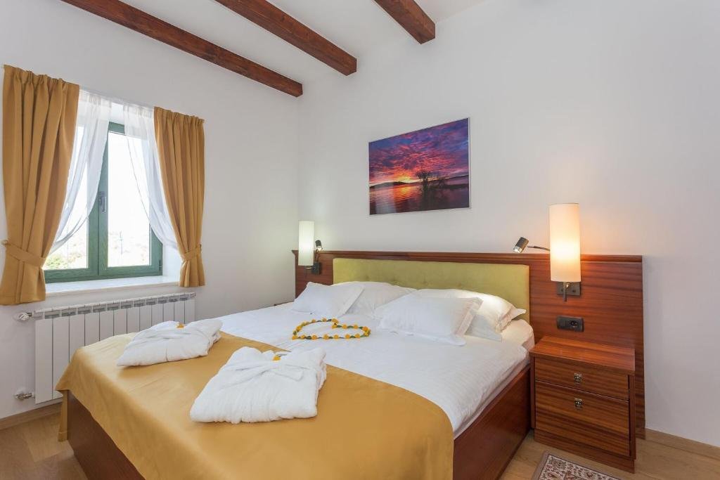 Villa Primorje,Sveti Filip I Jakov>>Biograd Na Moru,3.5 star