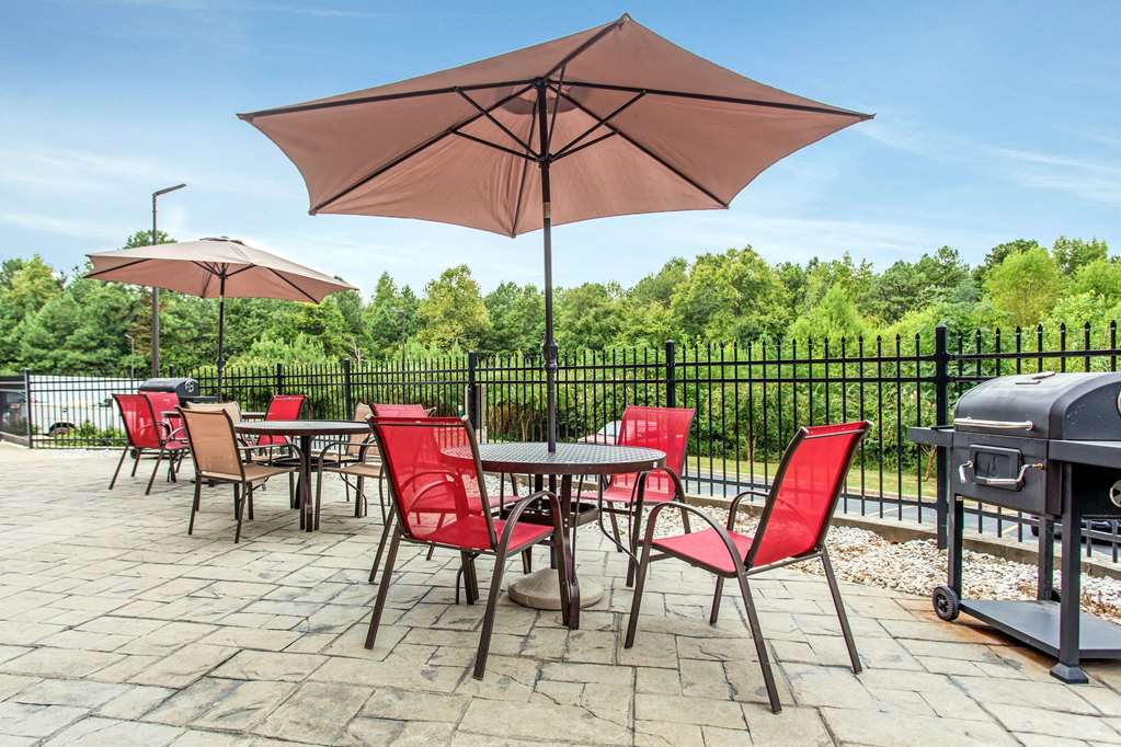 comfort suites clinton near presbyterian college