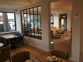 logis hotel et restaurant le galion canet plage