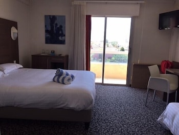 logis hotel et restaurant le galion canet plage