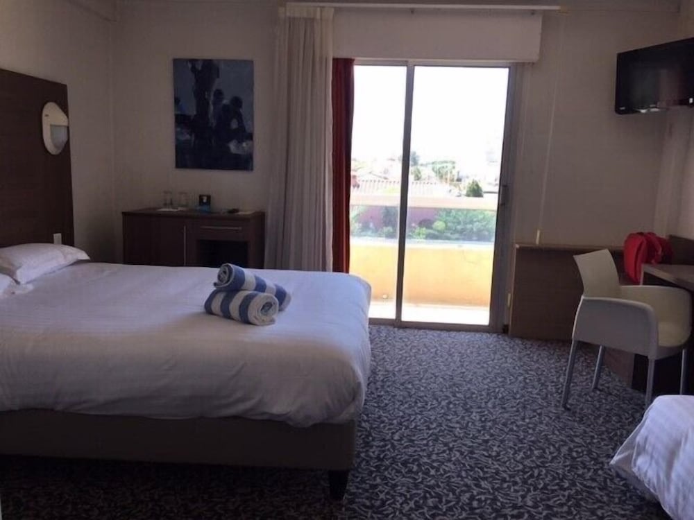 logis hotel et restaurant le galion canet plage