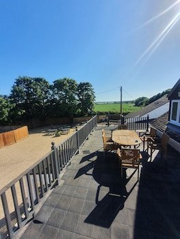 Hawk House,Sherborne>>Bristol,4 star