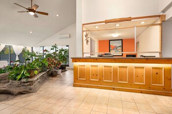 Howard Johnson By Wyndham Gravenhurst,Gravenhurst>>Bracebridge,2 star