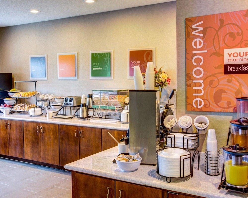 comfort inn and suites north greenfield