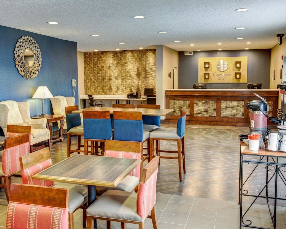 comfort inn and suites north greenfield
