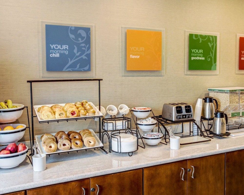 comfort inn and suites north greenfield