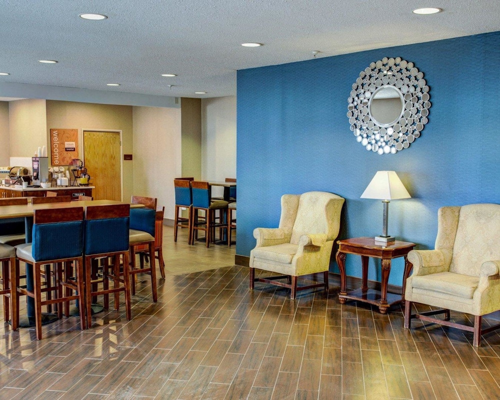 comfort inn and suites north greenfield