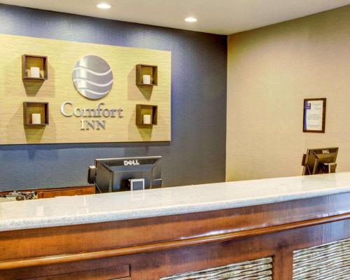 comfort inn and suites north greenfield