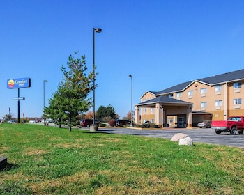 comfort inn and suites north greenfield