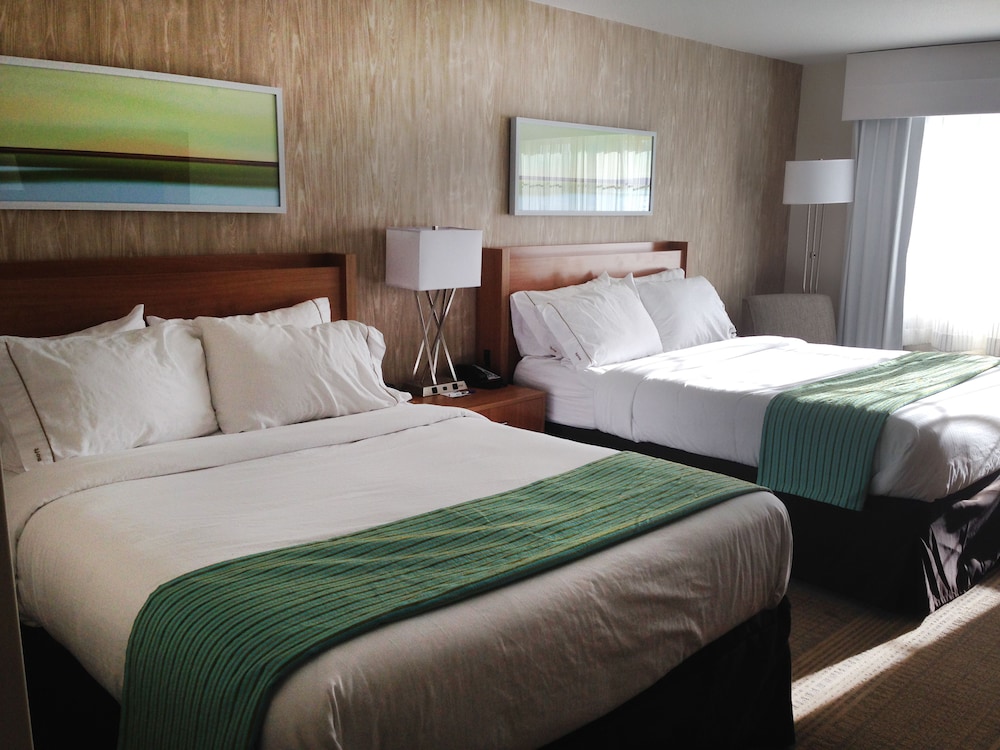 holiday inn express and suites fraser by ihg