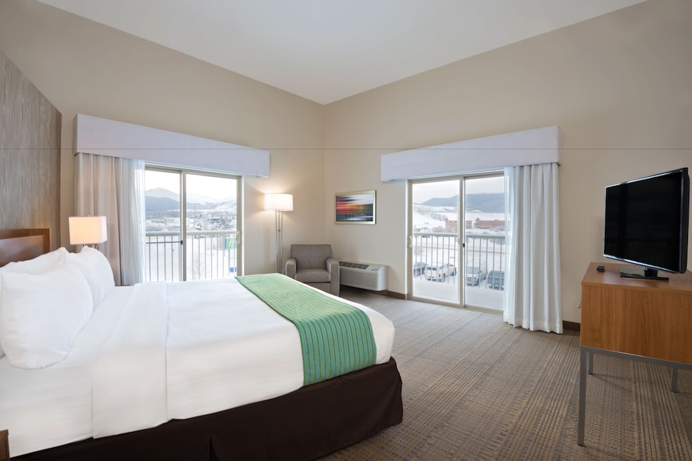 holiday inn express and suites fraser by ihg