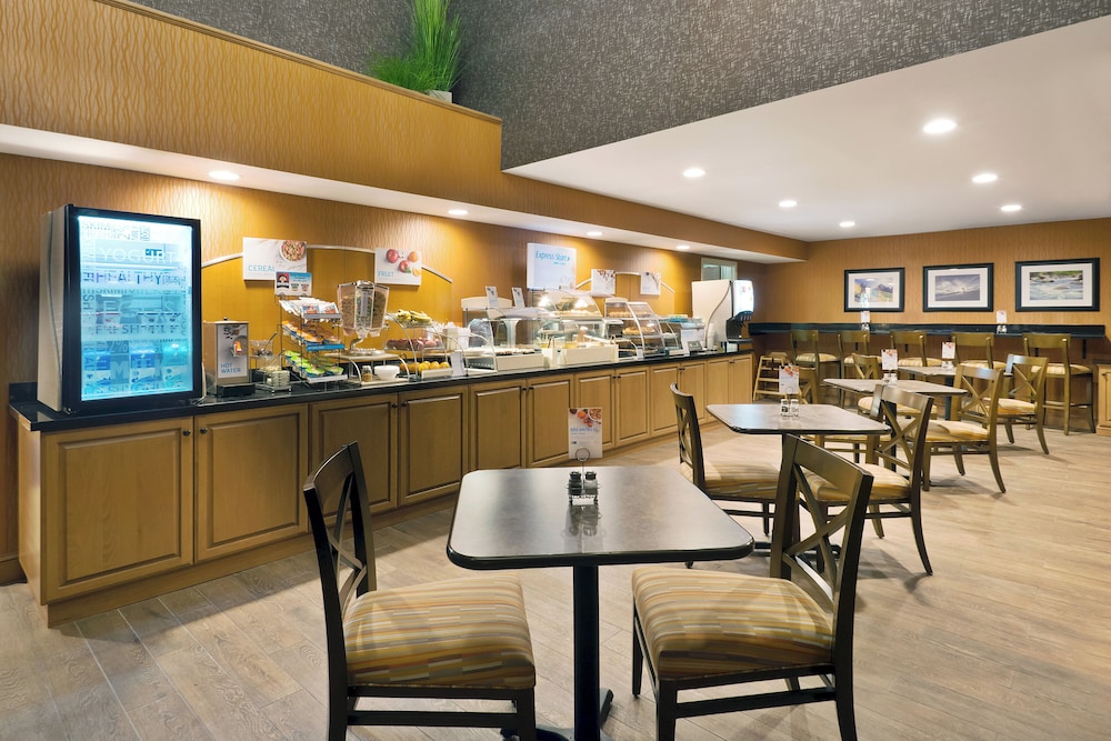 holiday inn express and suites fraser by ihg
