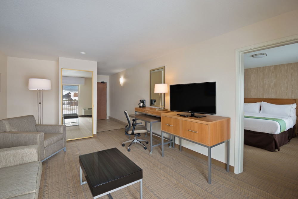 holiday inn express and suites fraser by ihg