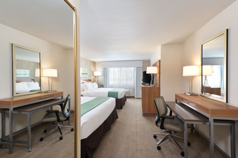 holiday inn express and suites fraser by ihg
